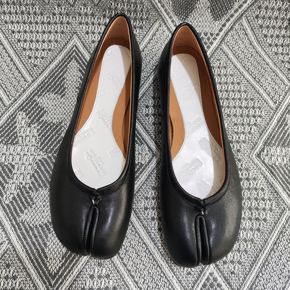 Maison Martin Margiela Shoes - Black Split-Toe Ballet Flats